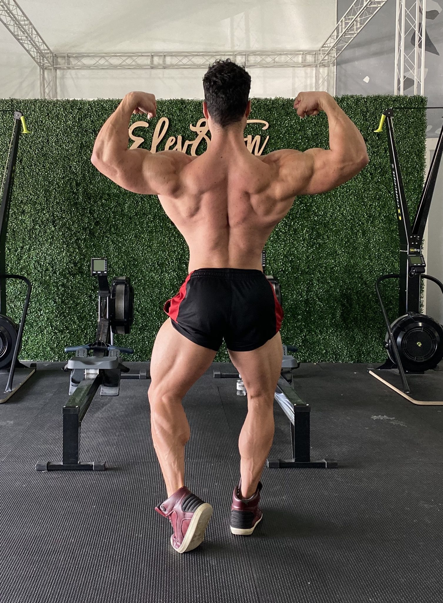 Bodybuilding poses : Rules and Posing classic physical